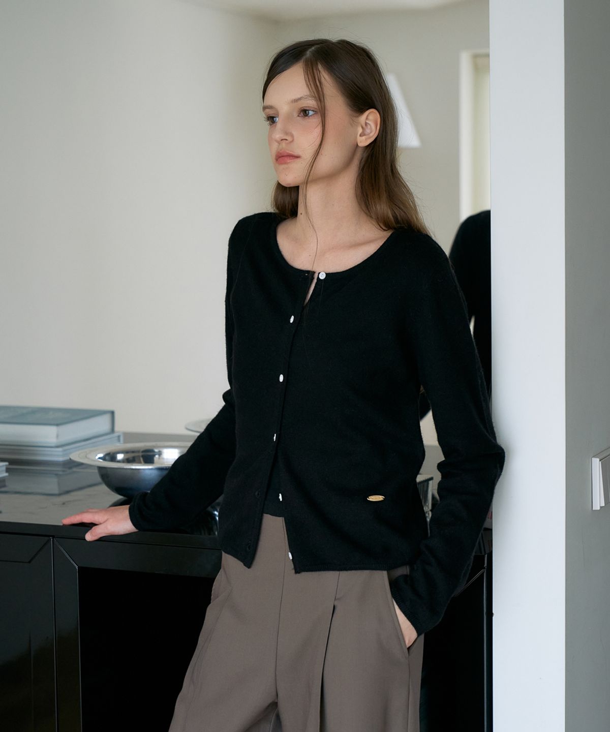 드헤베(DEHEVE) Wool Basic Crop Cardigan [Black]