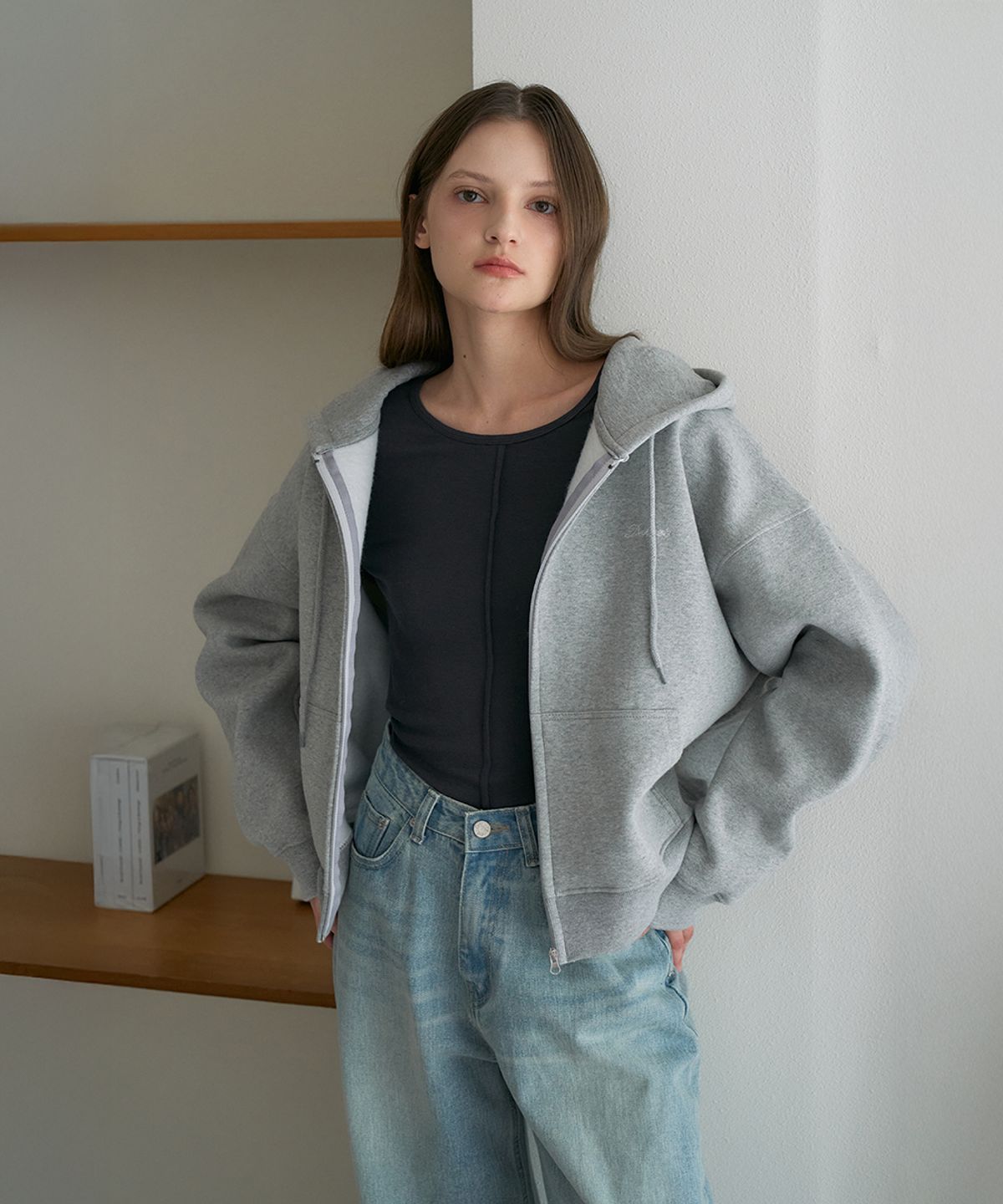 드헤베(DEHEVE) Essential Logo Hood Zip-Up [Gray]