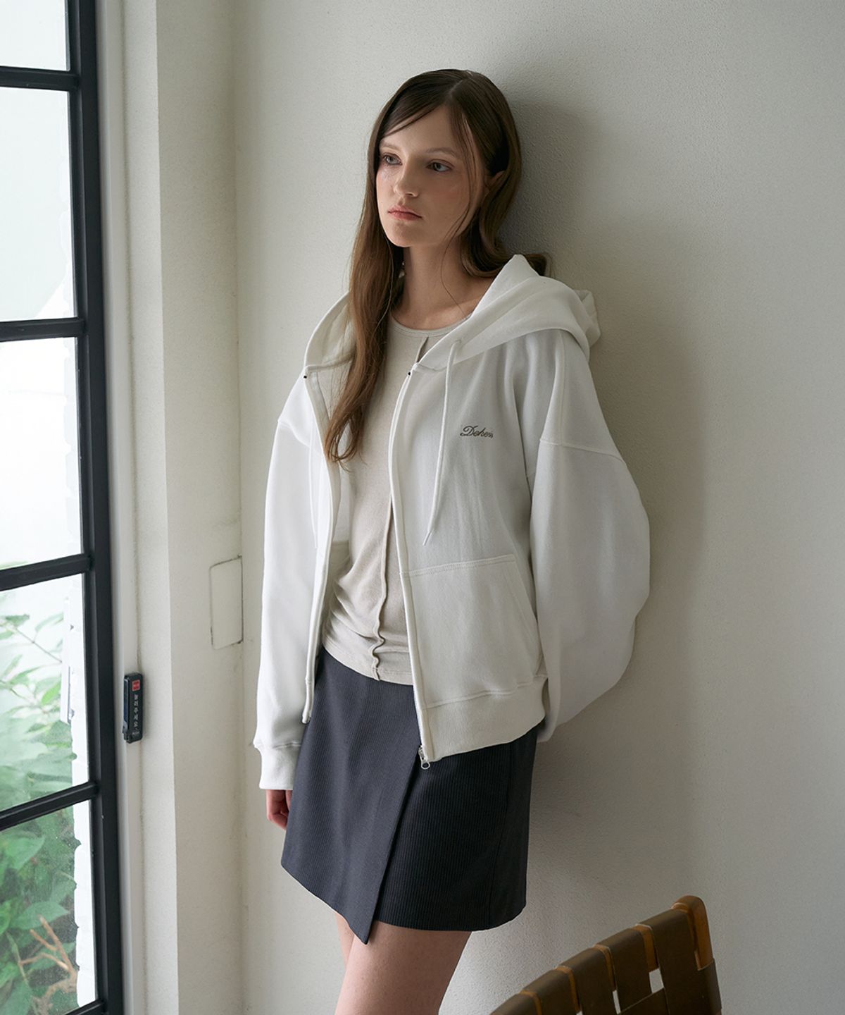 드헤베(DEHEVE) Essential Logo Hood Zip-Up [Ivory]