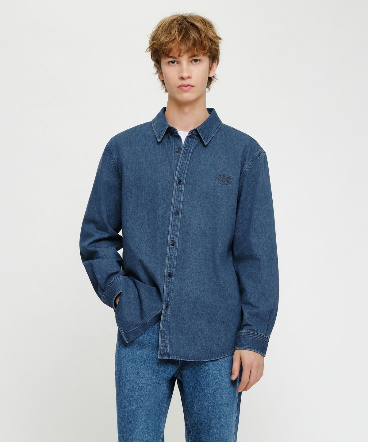 마리떼 프랑소와 저버(MARITHÉ + FRANҪOIS GIRBAUD) MICRO CLASSIC LOGO OVERSIZED DENIM SHIRT blue