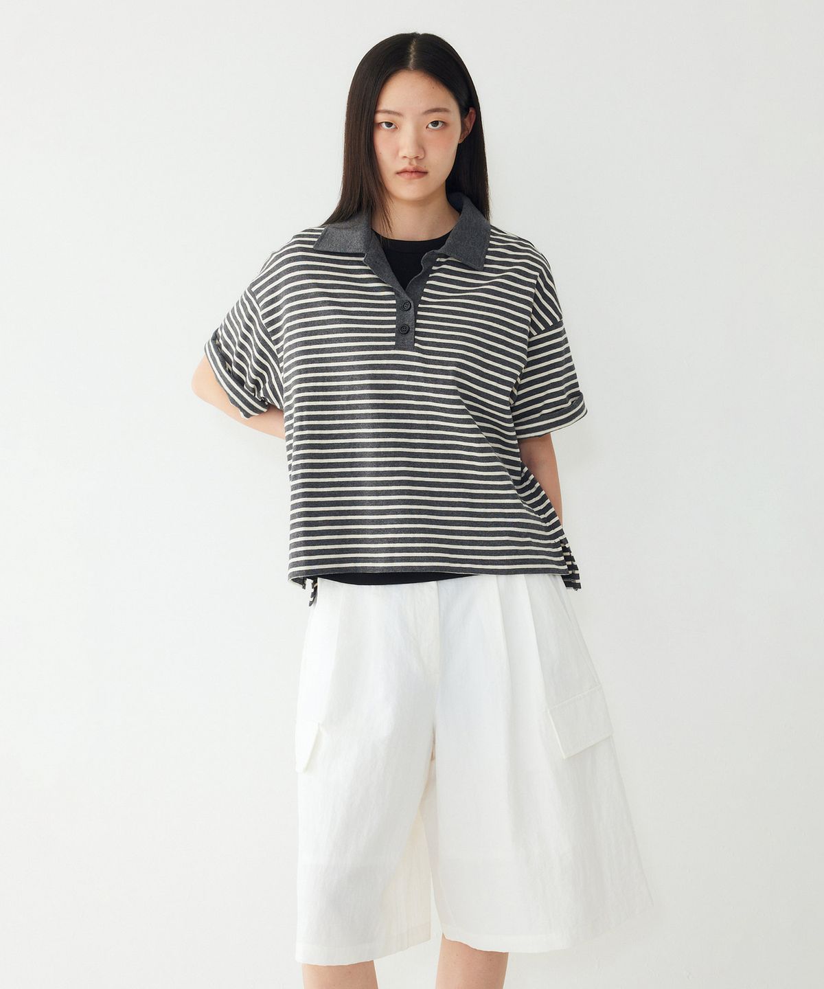 스튜디오 톰보이(STUDIO TOMBOY) 스트라이프 카라 반팔 티셔츠_그레이 9176322999