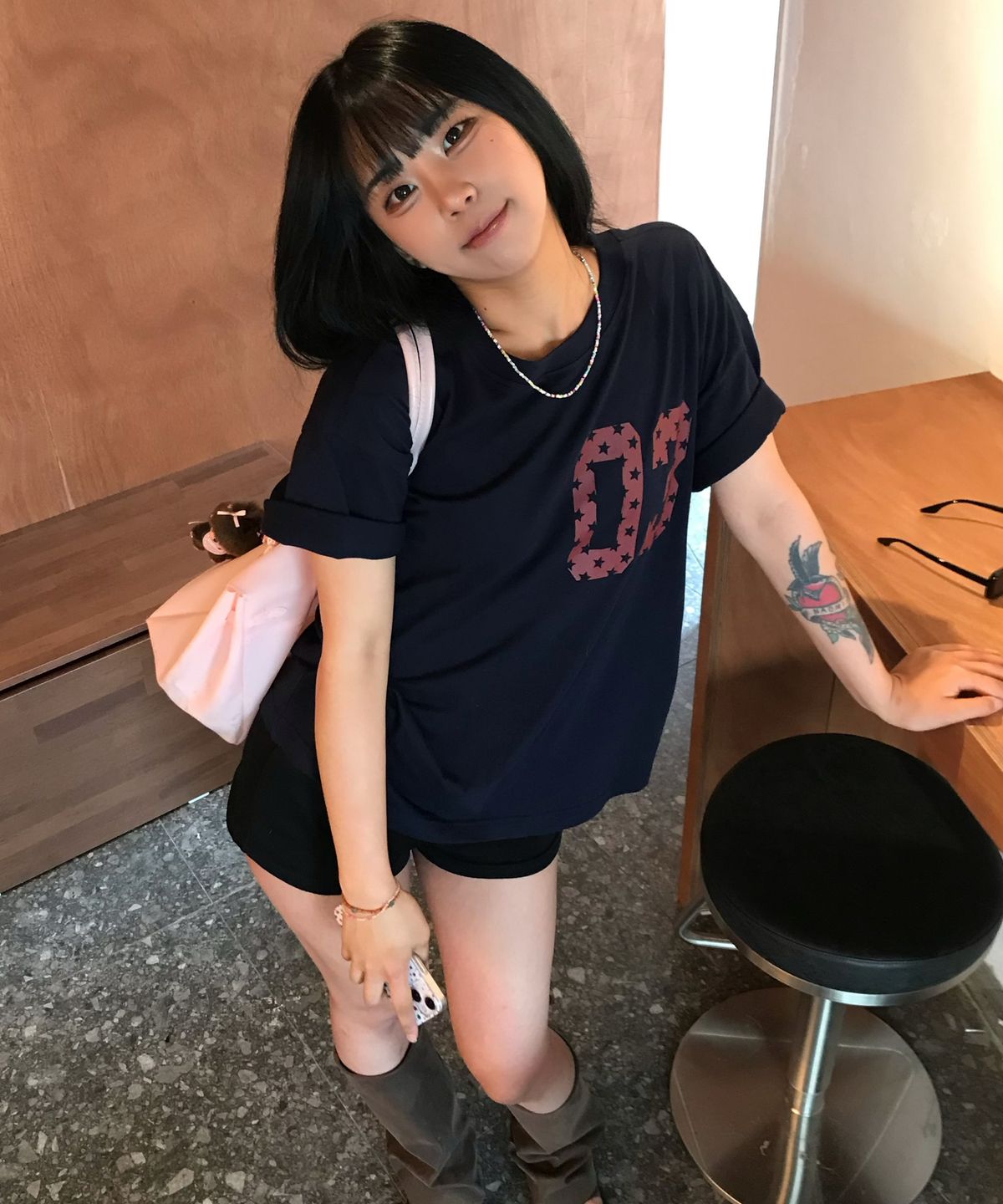 아모우(AMOU) 03스타 하프 티셔츠 네이비