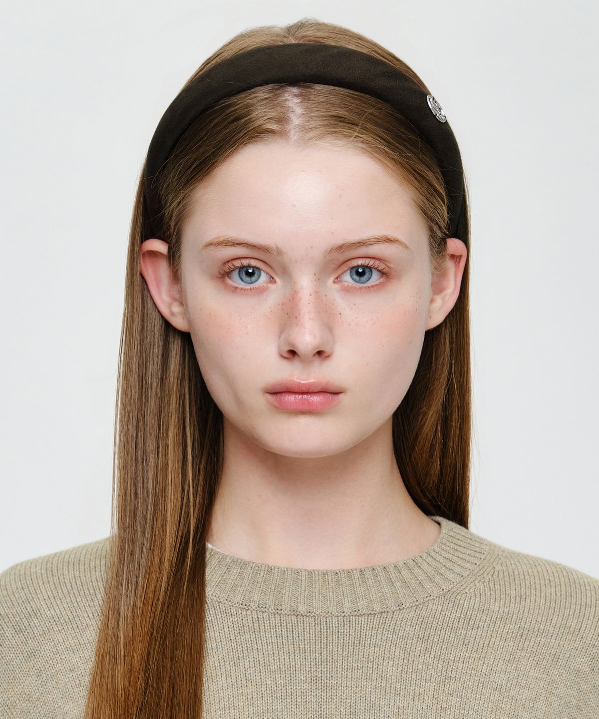 마리떼 프랑소와 저버(MARITHÉ + FRANҪOIS GIRBAUD) CIRCLE LOGO SUEDE HAIRBAND brown