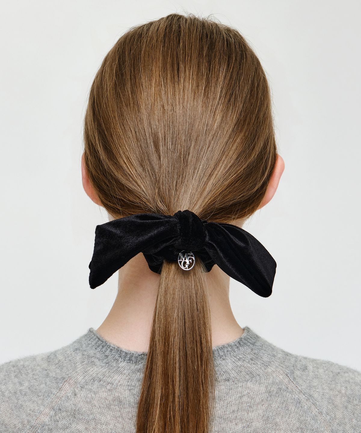 마리떼 프랑소와 저버(MARITHÉ + FRANҪOIS GIRBAUD) CIRCLE LOGO BIG RIBBON VELVET SCRUNCHIE black