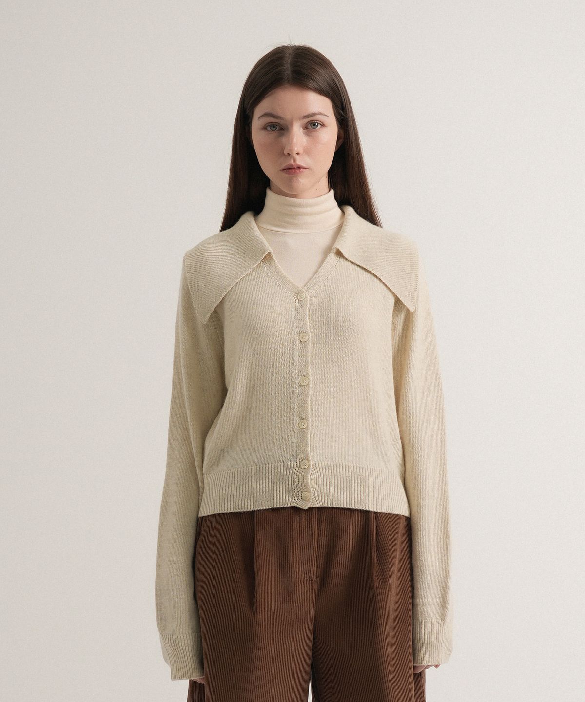 블레티(VLETI) Wool Calla V-neck Knit Cardigan (Cream)