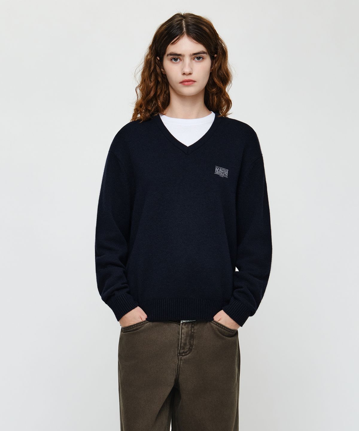 마리떼 프랑소와 저버(MARITHÉ + FRANҪOIS GIRBAUD) SMALL CLASSIC LOGO OVERSIZED V-NECK KNIT PULLOVER dark navy