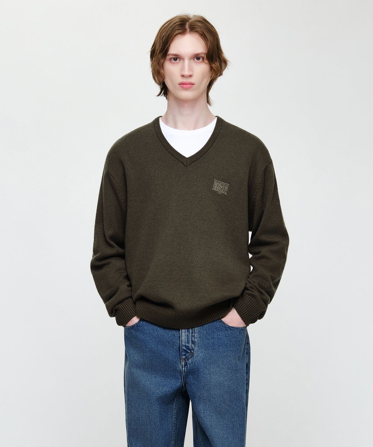 마리떼 프랑소와 저버(MARITHÉ + FRANҪOIS GIRBAUD) SMALL CLASSIC LOGO OVERSIZED V-NECK KNIT PULLOVER dark brown