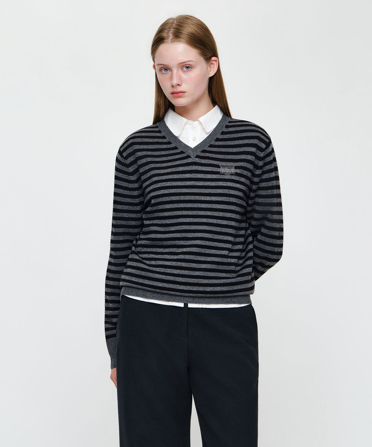 마리떼 프랑소와 저버(MARITHÉ + FRANҪOIS GIRBAUD) W MICRO CLASSIC LOGO V-NECK KNIT charcoal