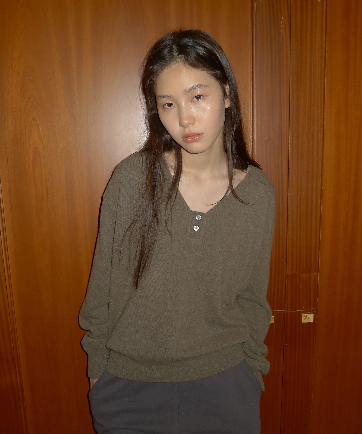 108파운드(108POUND) Dove Henley V Knit_Porter Brown