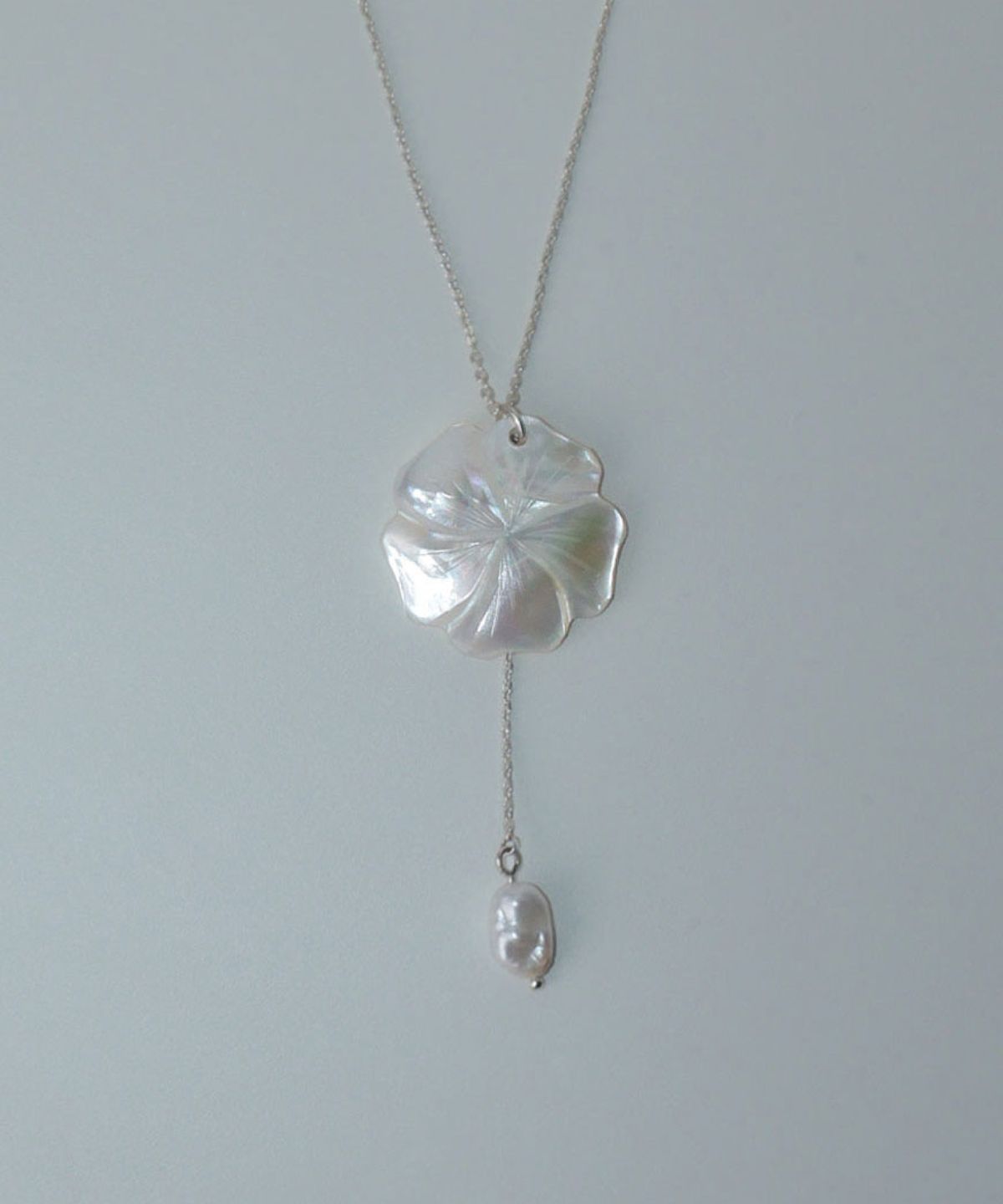 로아시(LOASI) moonlit rose nacre drop necklace