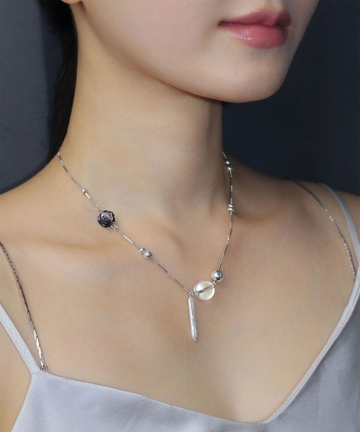 로아시(LOASI) rose arc trail necklace