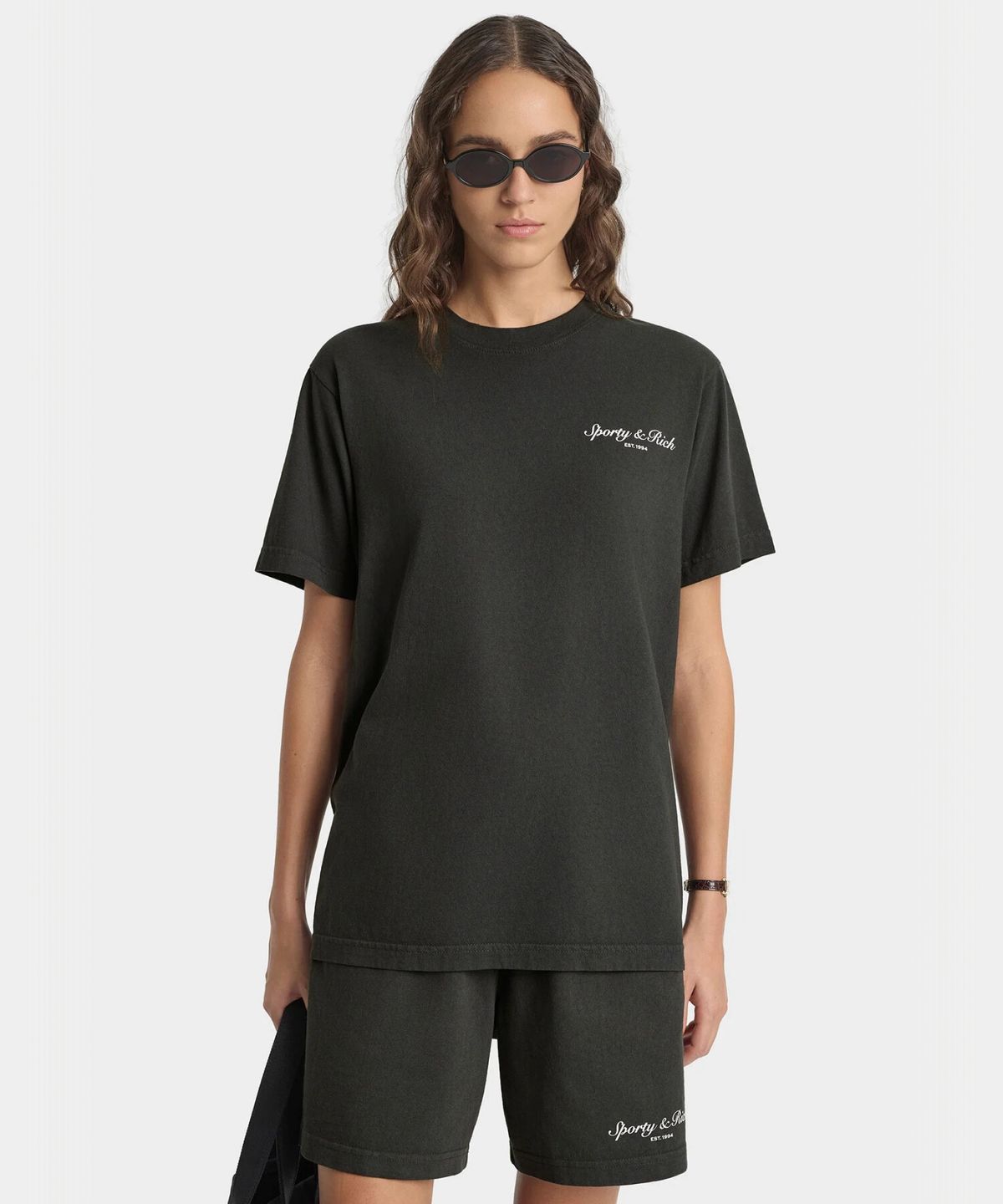 스포티앤리치(SPORTY&RICH) 스탤리온 티셔츠 남여공용 - 페이디드 블랙 R265AUT043