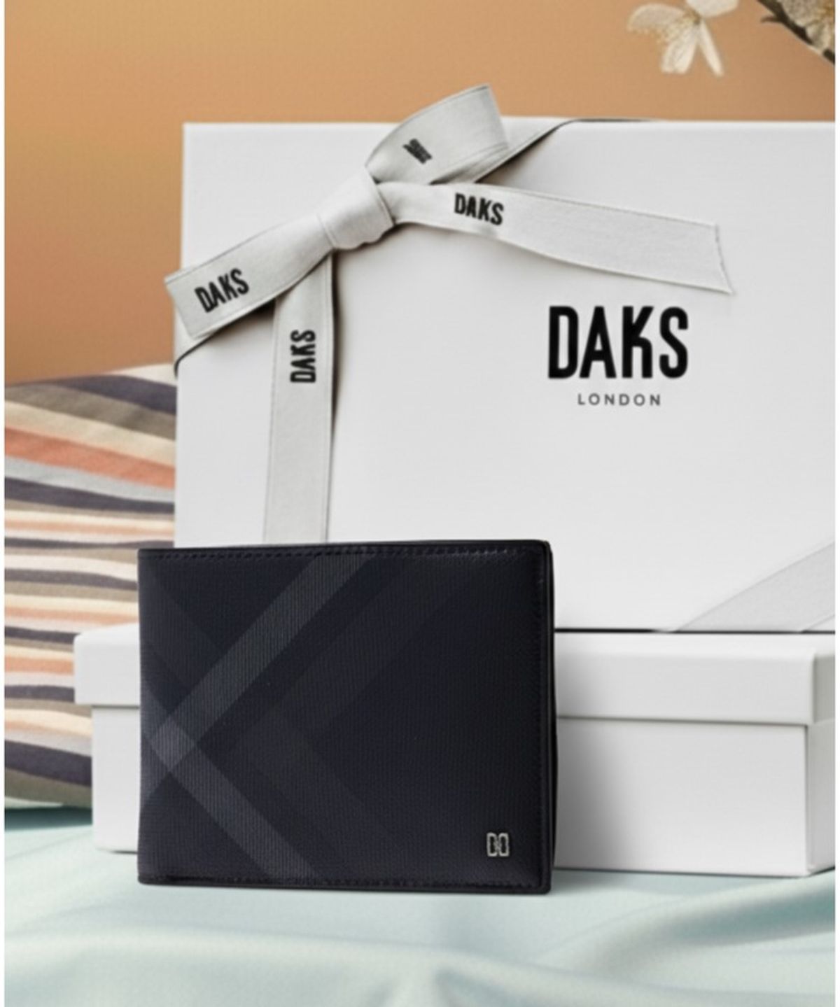 닥스 남성 액세서리(DAKS MEN'S ACCESSORIES) 타탄 체크 블랙 가죽 반지갑 DBWA6F946BK