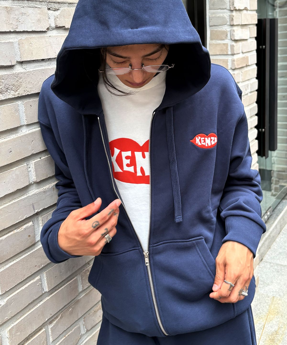 겐조(KENZO) 남성 CVD 겐조 러브스 클래식 집 업 후디_K266AMWC01DBX