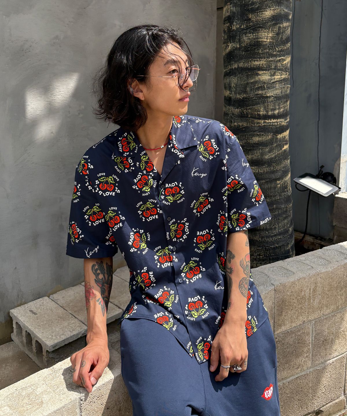 겐조(KENZO) 남성 CVD 겐조 러브스 하와이안 숏 슬리브 셔츠_K266AMIC01DBX