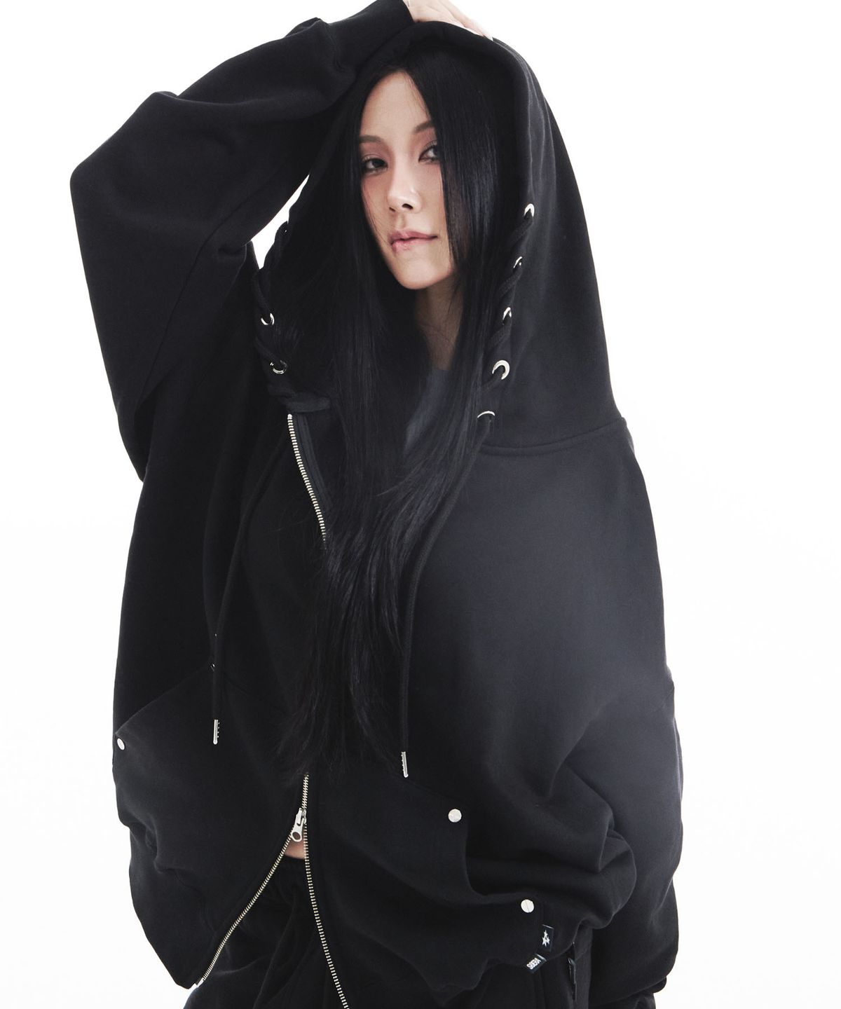시데라(SIDERA) Eyelets Stone Hotfix Hoodie [Unisex/Black]