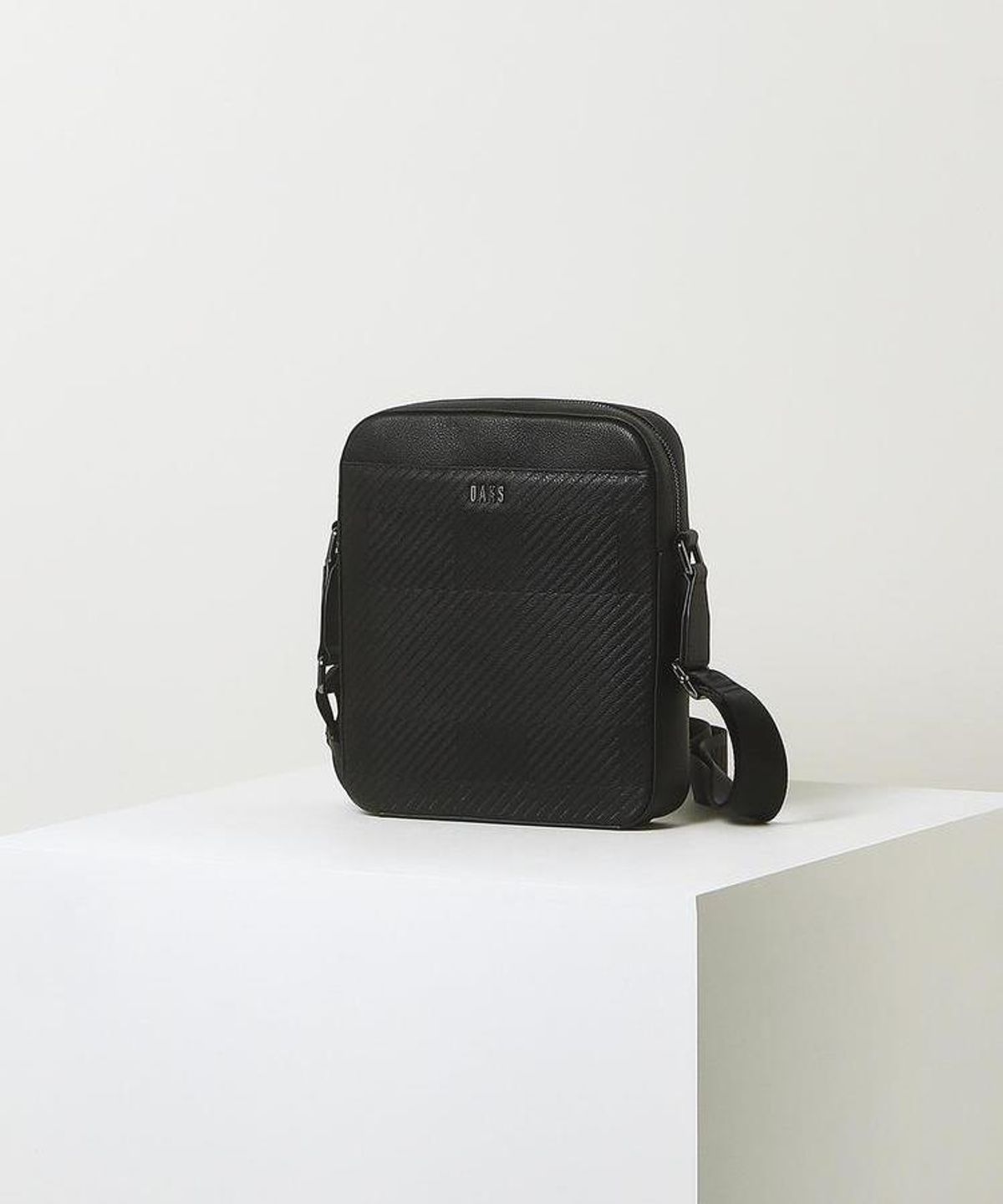 닥스 남성 액세서리(DAKS MEN'S ACCESSORIES) 블랙 하우스 체크 소가죽 크로스백 DBBA6F309BK