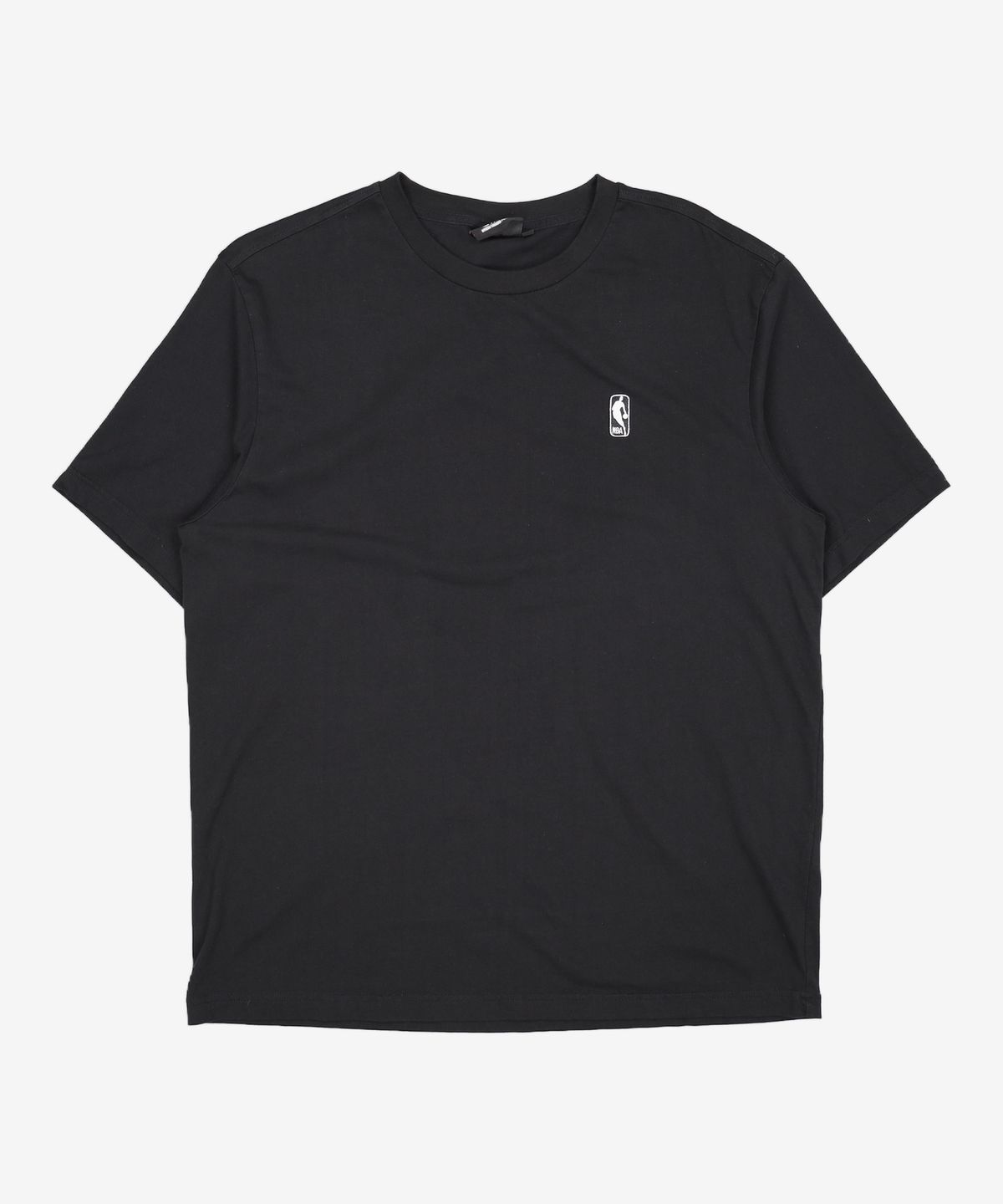 엔비에이(NBA) 에센셜 스몰 로고맨 반팔 티셔츠(N242TS952P) 블랙 XXL