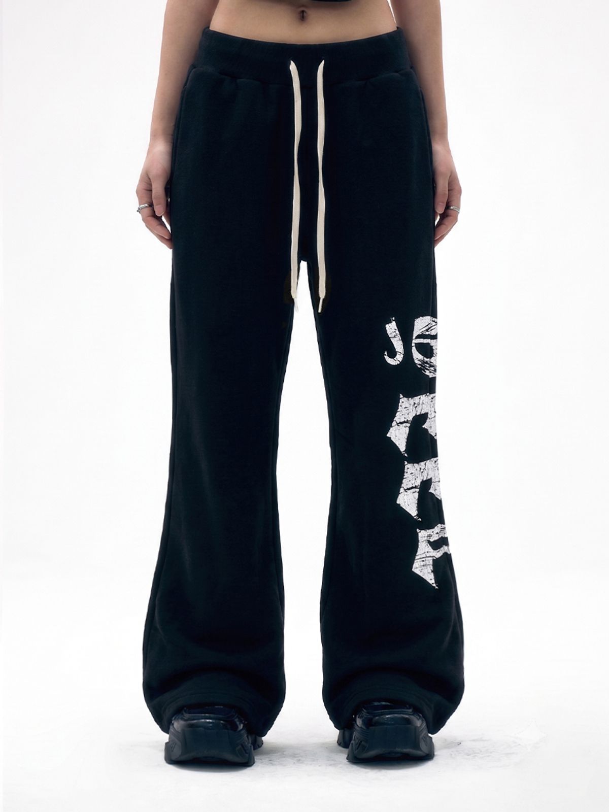 와이이이엘(YEEL) YEEL FLARE SWEAT PANTS BLACK