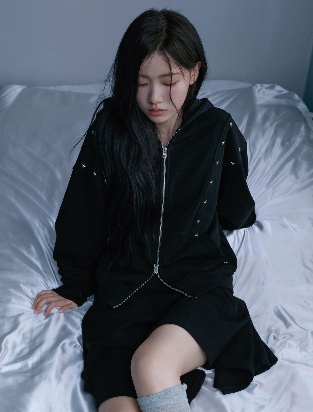 루프(LOOXP) 스타 리벳 절개라인 후드집업  블랙