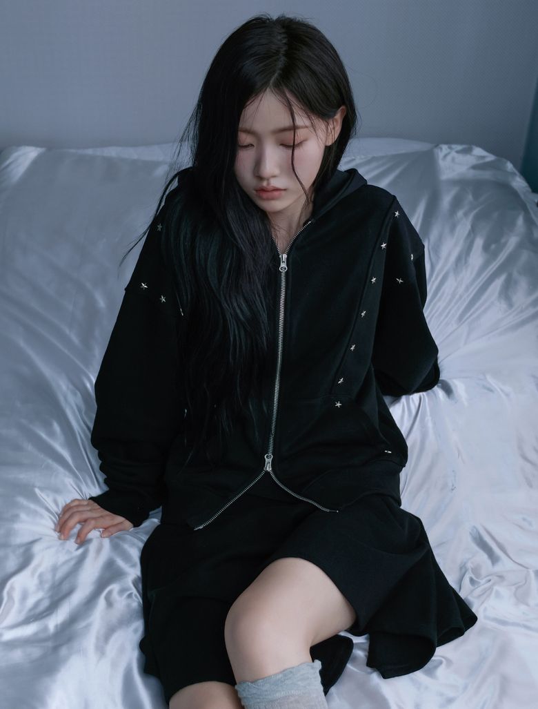 스타 리벳 절개라인 후드집업  블랙