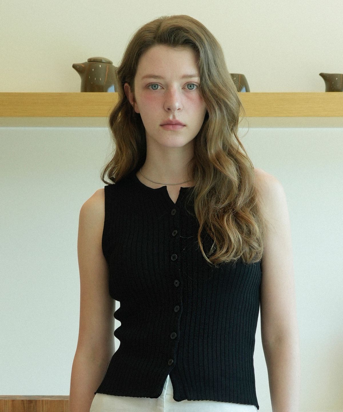 블레티(VLETI) Summer Round Ribbed Button Knit Sleeveless (Black)