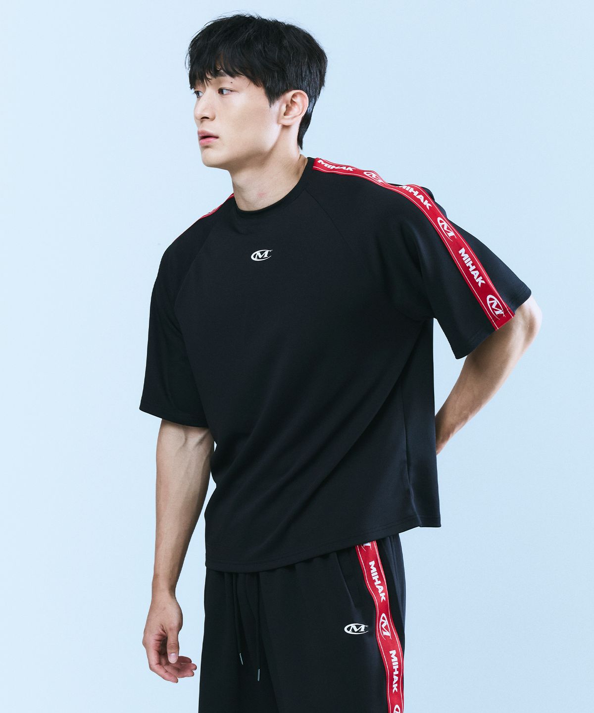 미학(MIHAK) 레터링 테이프 트랙 티셔츠 (BLACK)