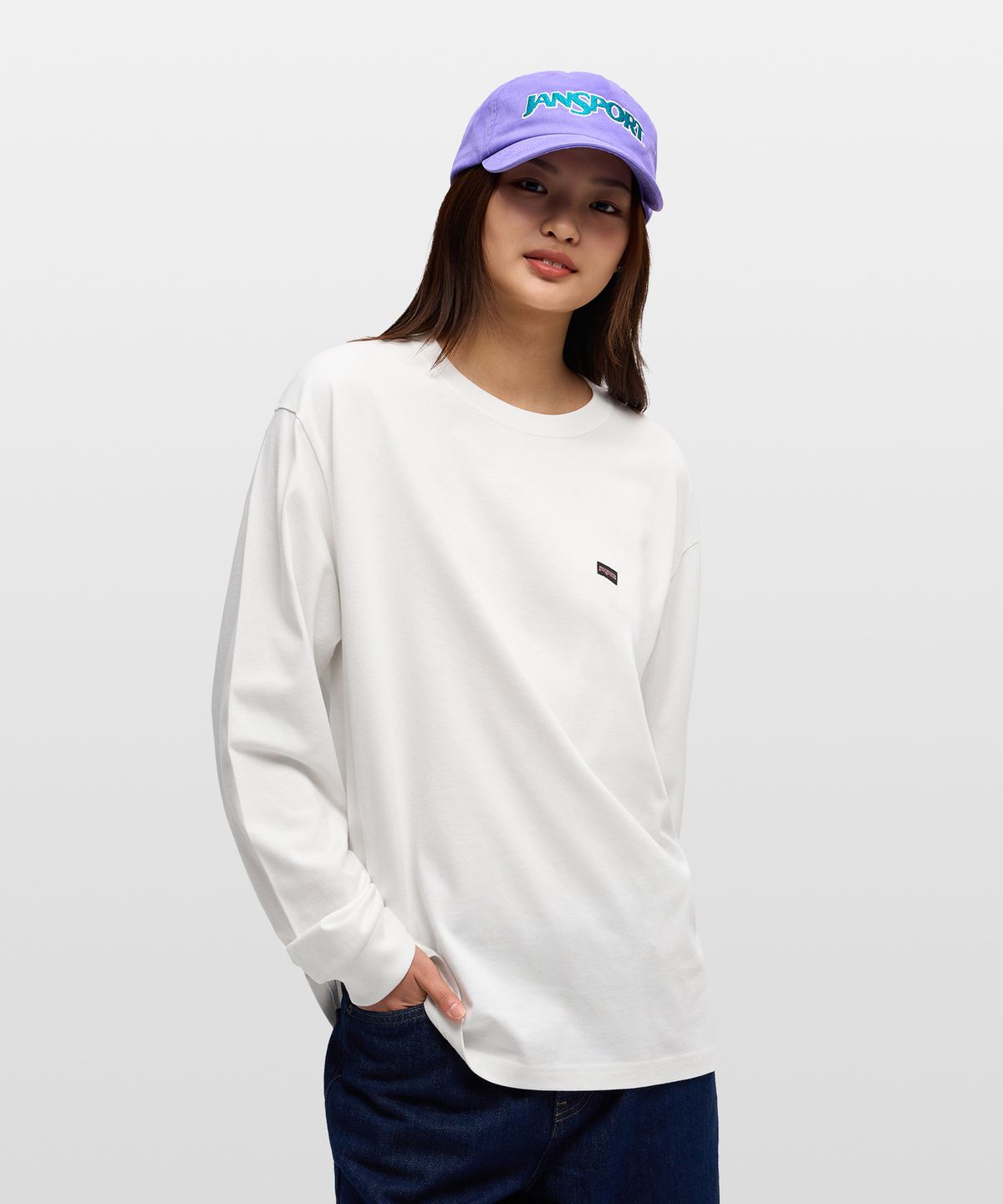 잔스포츠(JANSPORT) 박스 로고 롱슬리브 WHITE