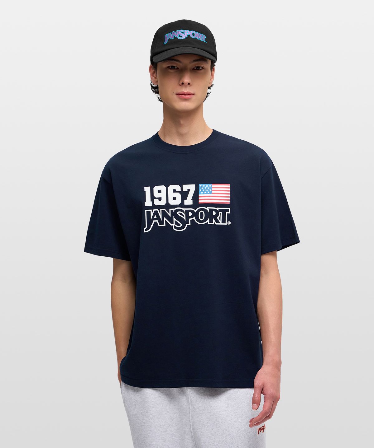 잔스포츠(JANSPORT) 그래픽 로고 티셔츠 NAVY