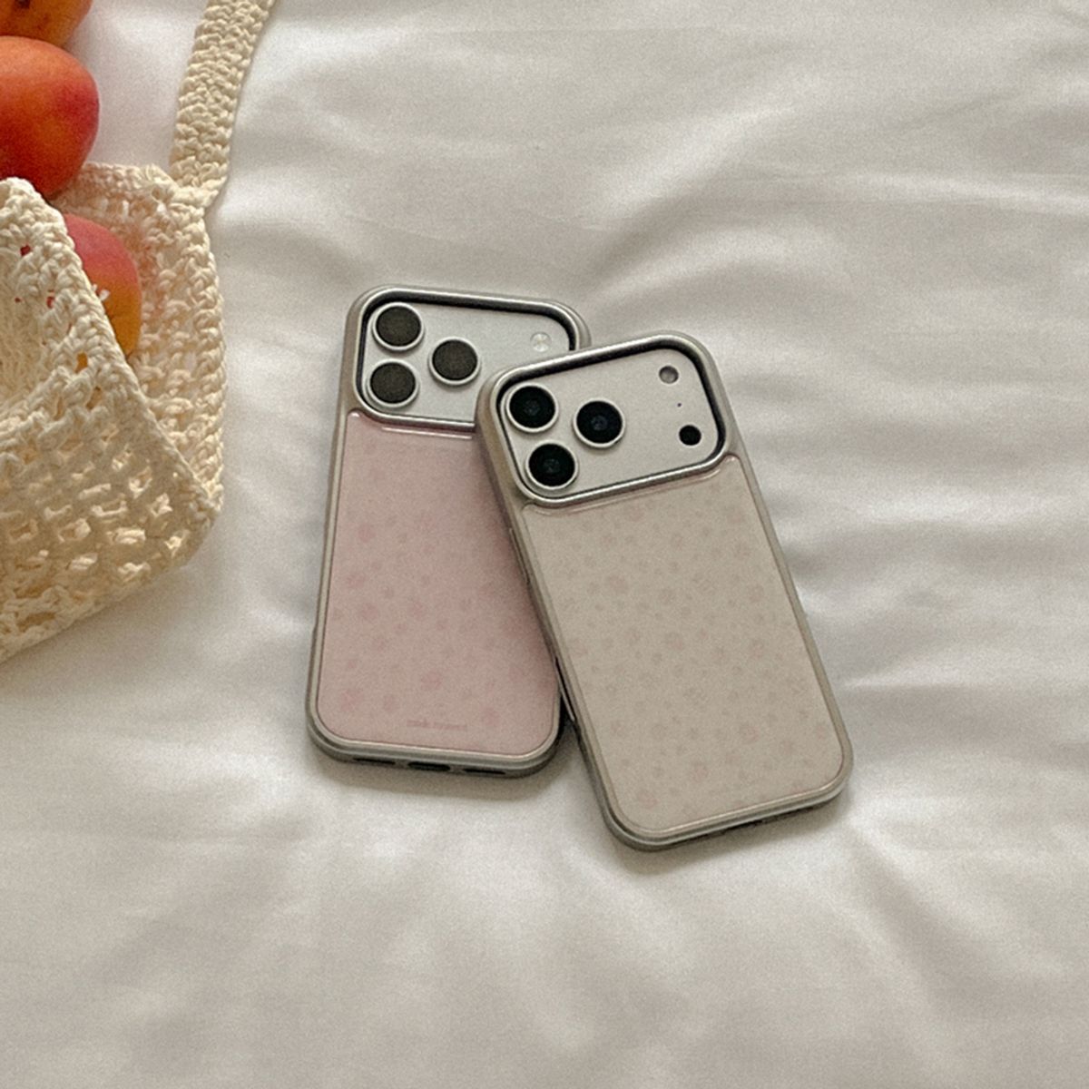 메이드모먼(MADEMOMENT) tiny berry pattern 디자인 [실버 에폭시 범퍼케이스]
