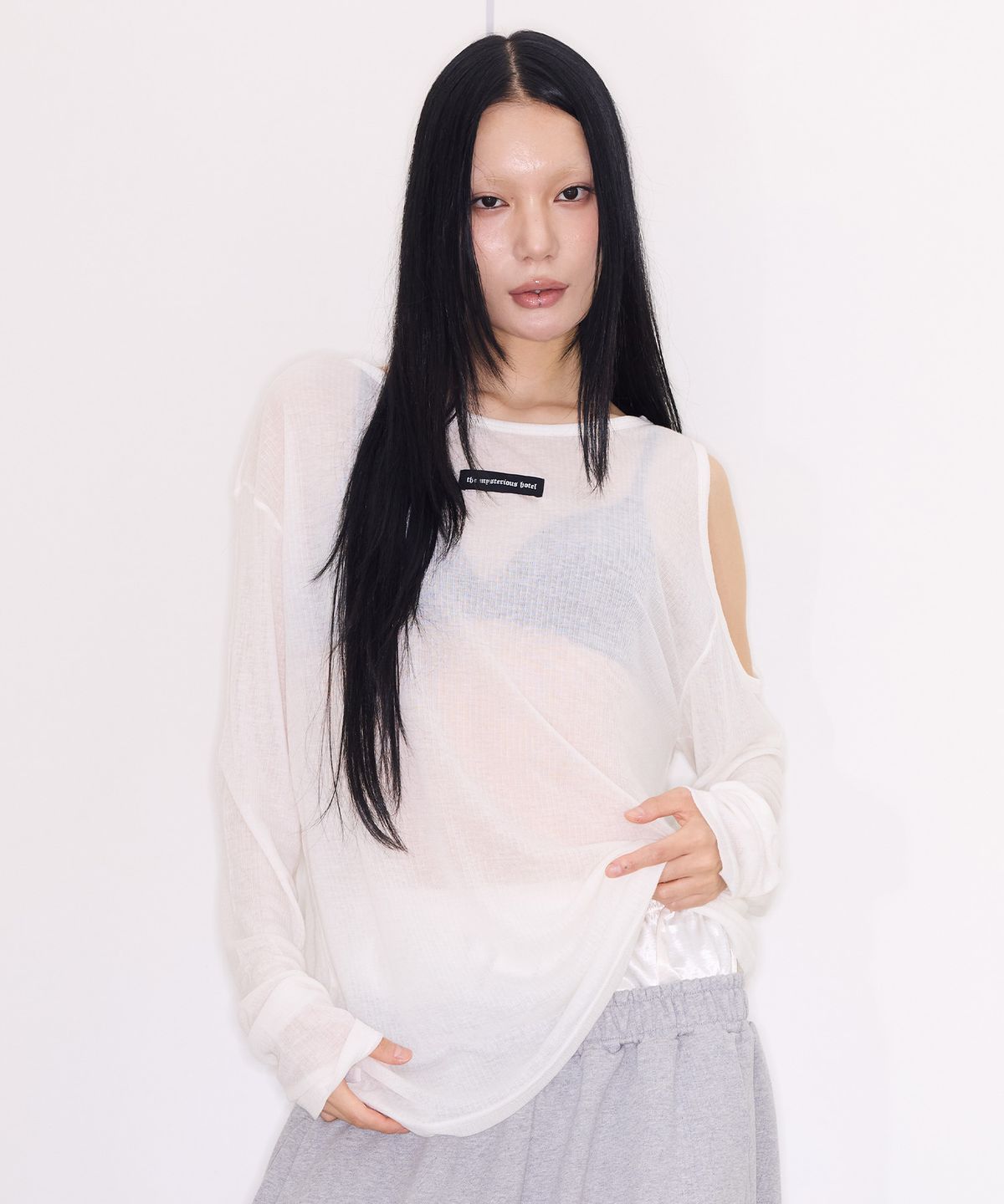 미스테리어스호텔(THE MYSTERIOUS HOTEL) TMH GRLS HOLE SLEEVE [IVORY]