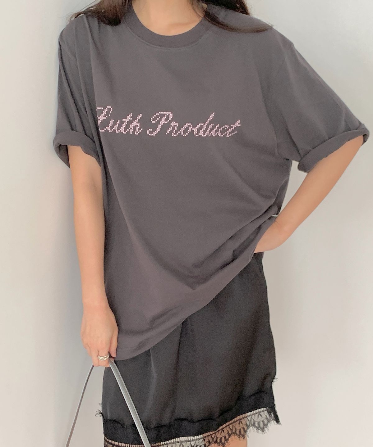 루스프로덕트(LUTHPRODUCT) Cross Stitch Logo T-Shirt _ CHARCOAL