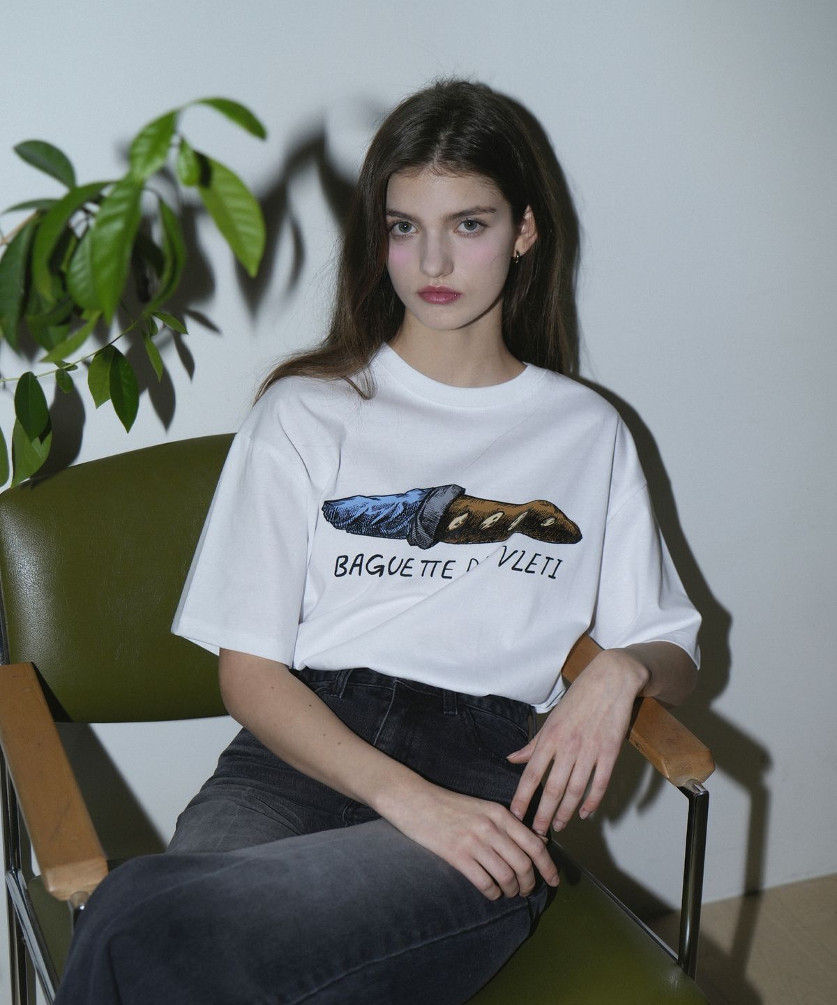 블레티(VLETI) Color Baguette Art Work Printing T-shirt (White)