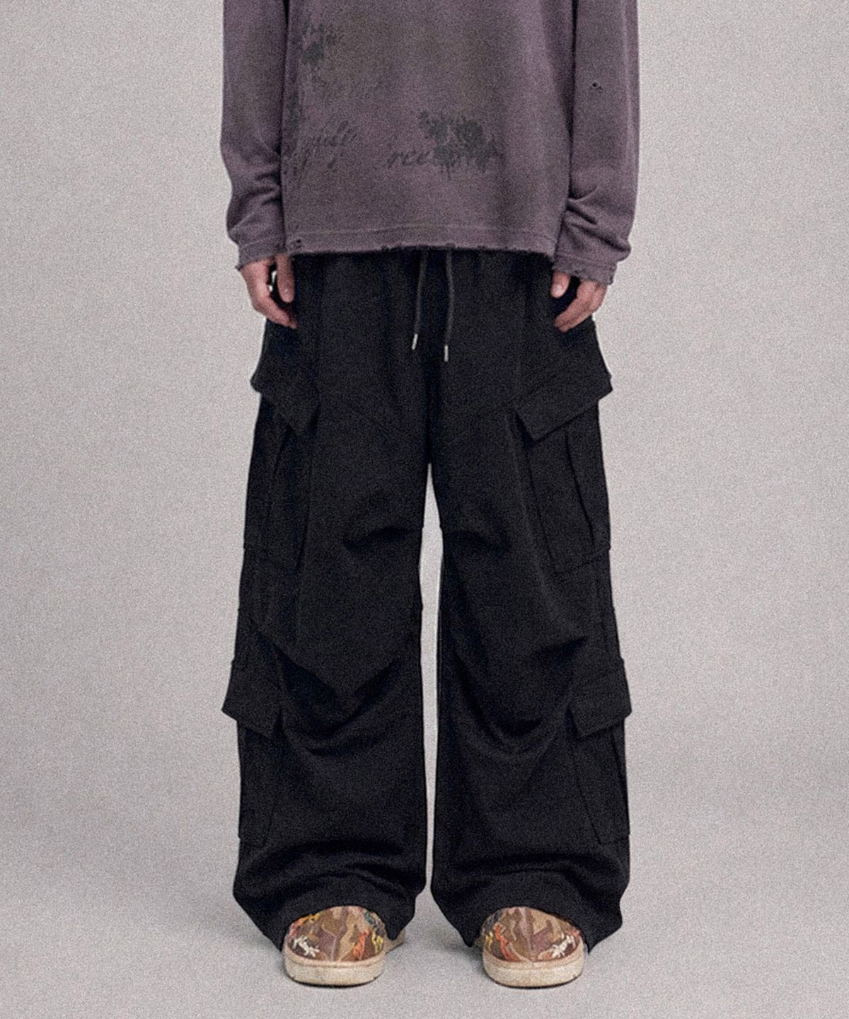 낫포너드(NOT4NERD) Diagonal Panel Dart Cargo Sweat Pants - Black