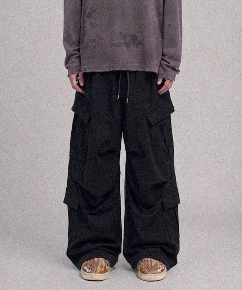 Diagonal Panel Dart Cargo Sweat Pants - Black