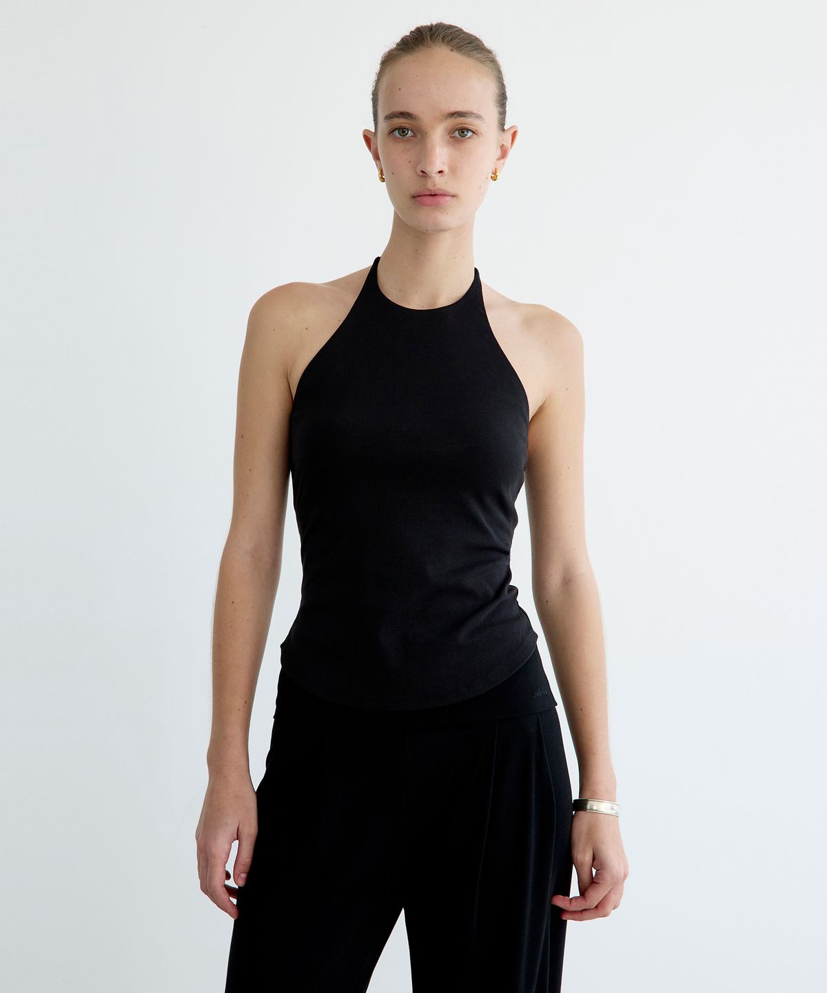 오베르(AUBER) Pad Cup Halter Top - Black