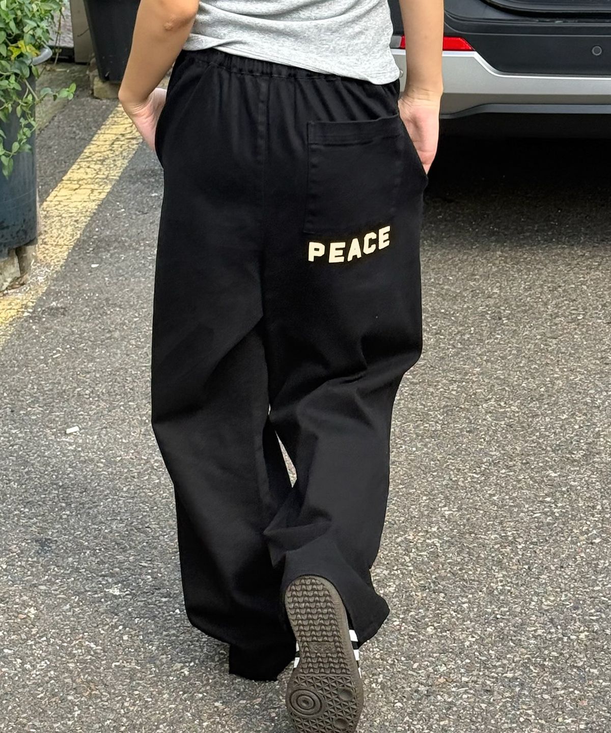 아모우(AMOU) PEACE Semi Flare Chino Pants BLACK