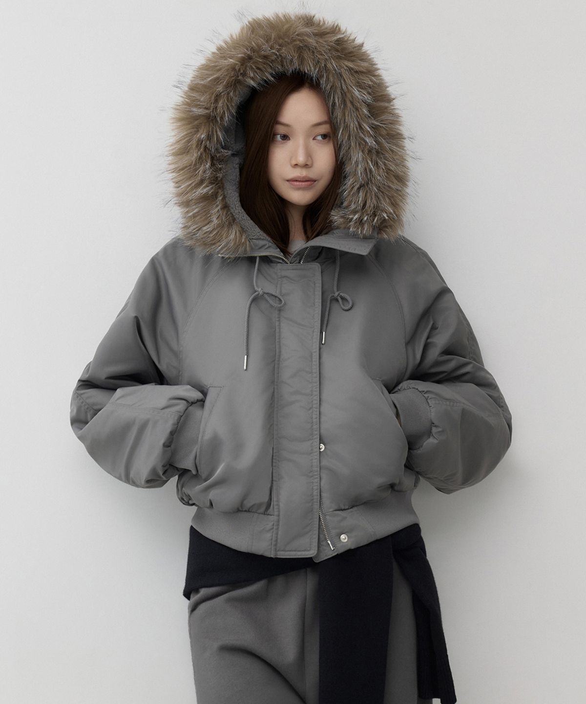 무신사 스탠다드 우먼(MUSINSA STANDARD WOMAN) 우먼즈 페이크 퍼 후디드 MA-1 보머 재킷 [그레이]