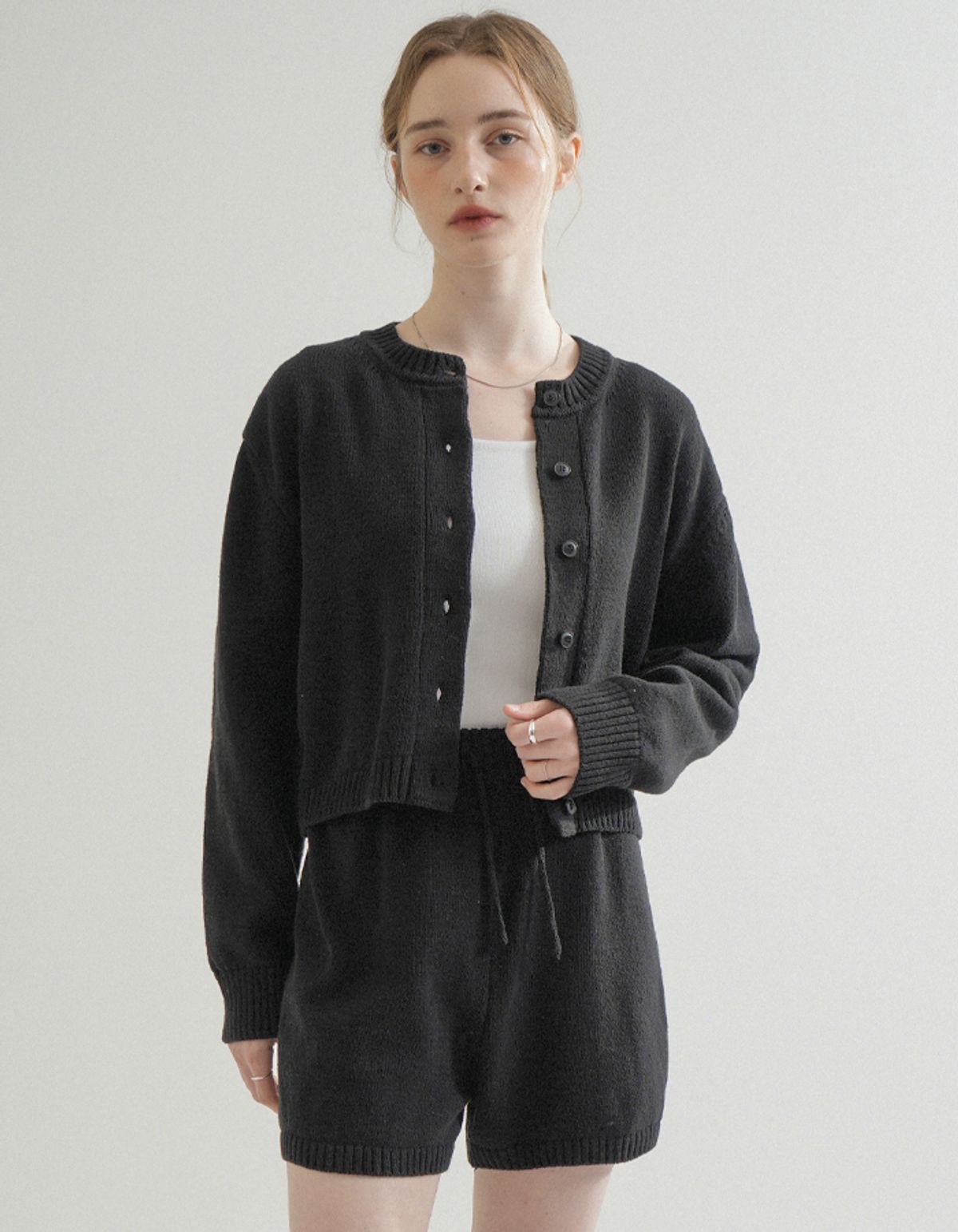 블레티(VLETI) [Cotton 100%] Round Cardigan & Half Pant Knit Set Up (Black)