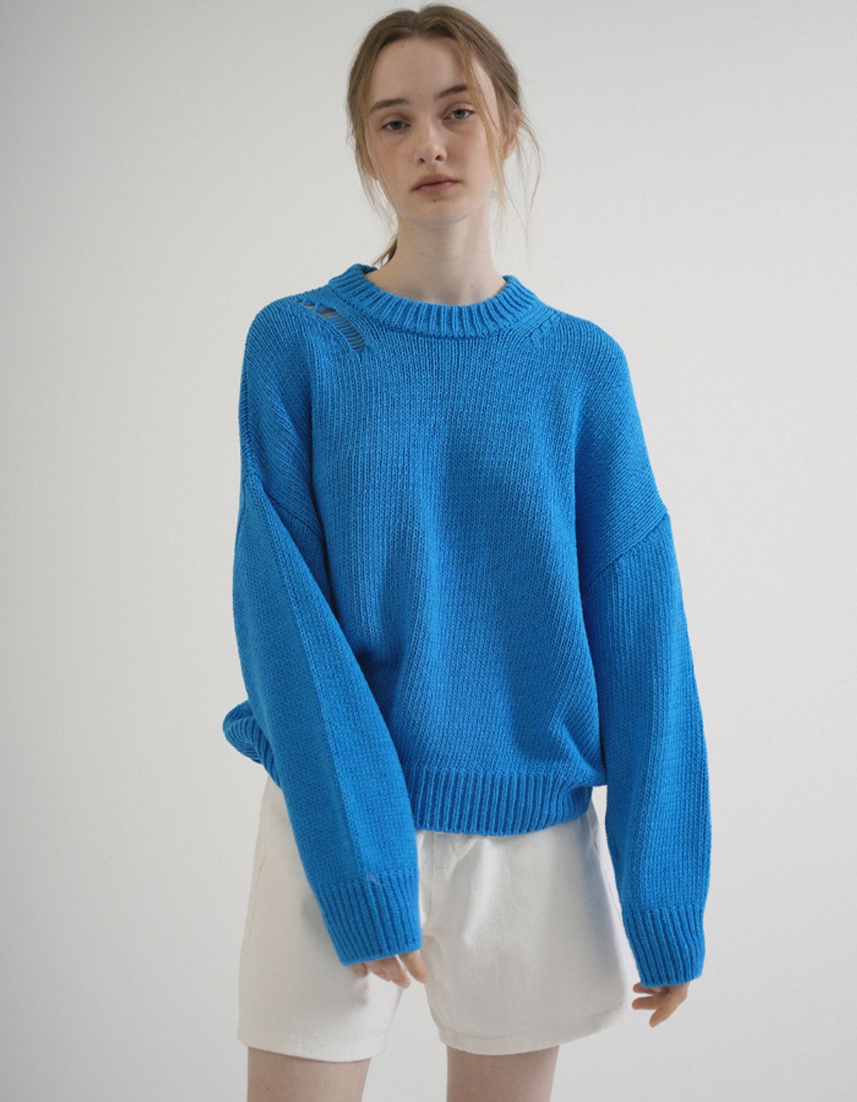 블레티(VLETI) [Cotton 100%] Round Shoulder Damage Knit (Emerald_blue)