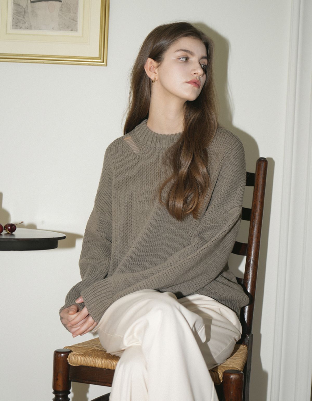 블레티(VLETI) [Cotton 100%] Round Shoulder Damage Knit (Light_khaki)