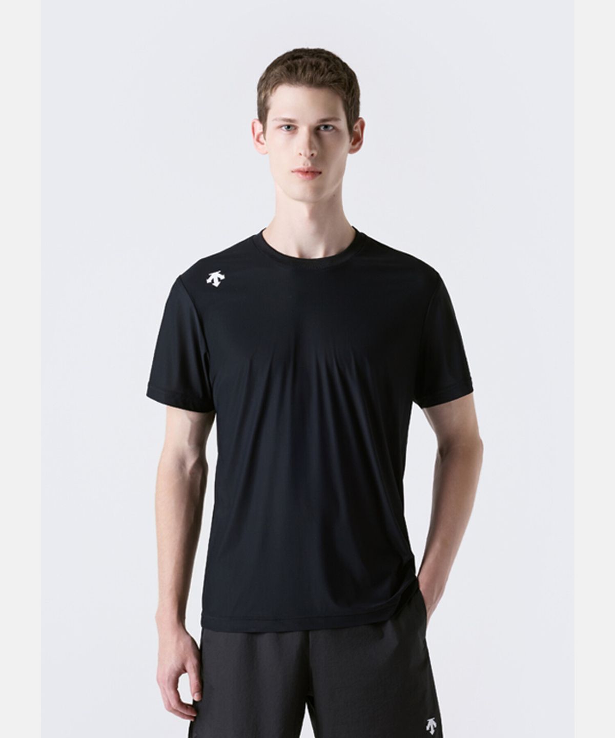 데상트(DESCENTE) 경량 메쉬 반팔 티셔츠 블랙 SR323RTS76