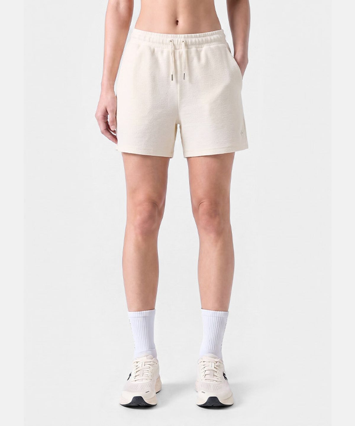 데상트(DESCENTE) 여성 4.5인치 스포츠테리 니트 쇼츠 아이보리 SR322PKH71
