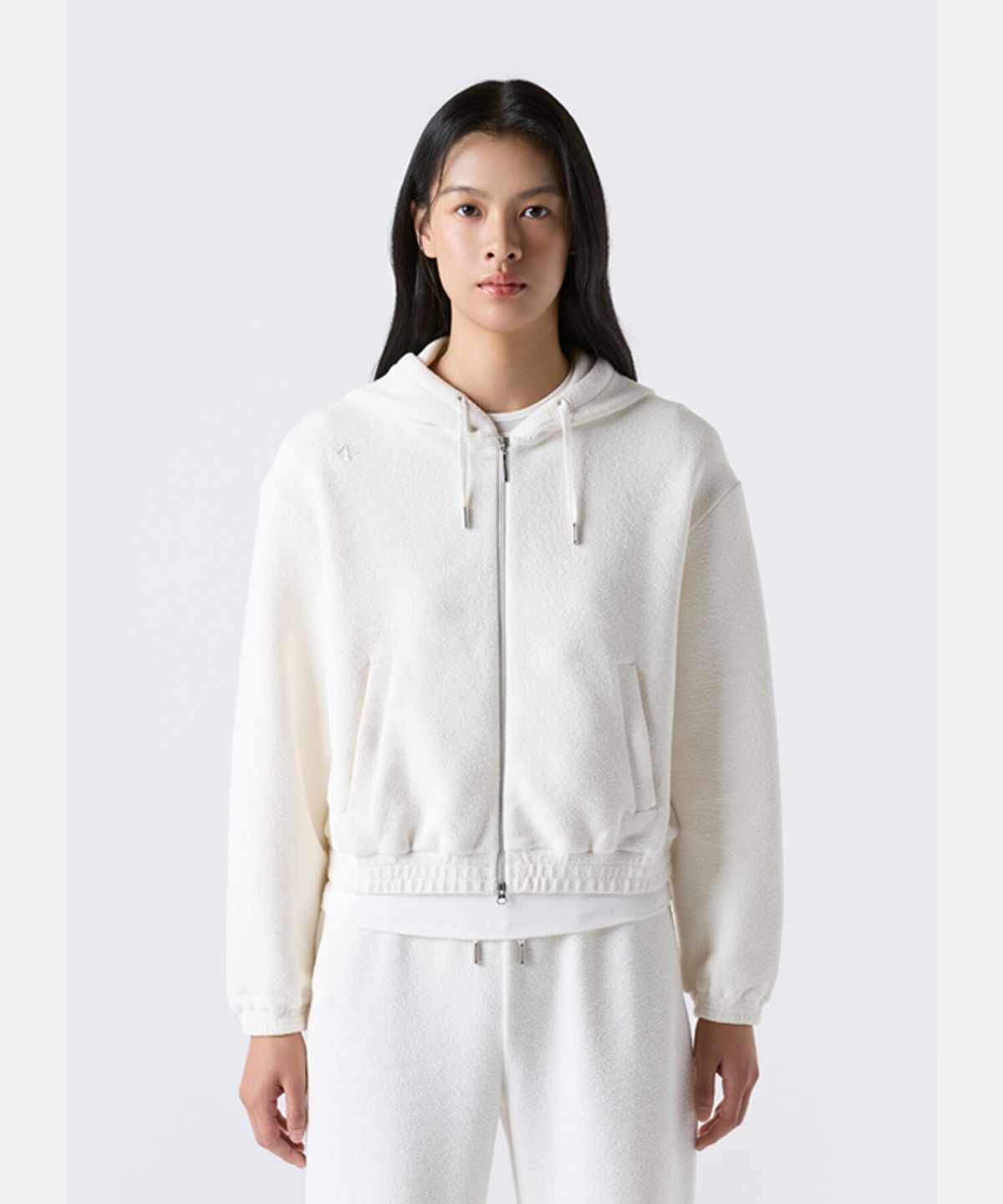 데상트(DESCENTE) 여성 스포츠테리 후드형 트레이닝 자켓 아이보리 SR322PFT72