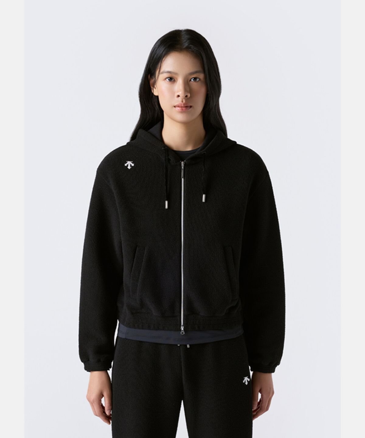 데상트(DESCENTE) 여성 스포츠테리 후드형 트레이닝 자켓 블랙 SR322PFT72