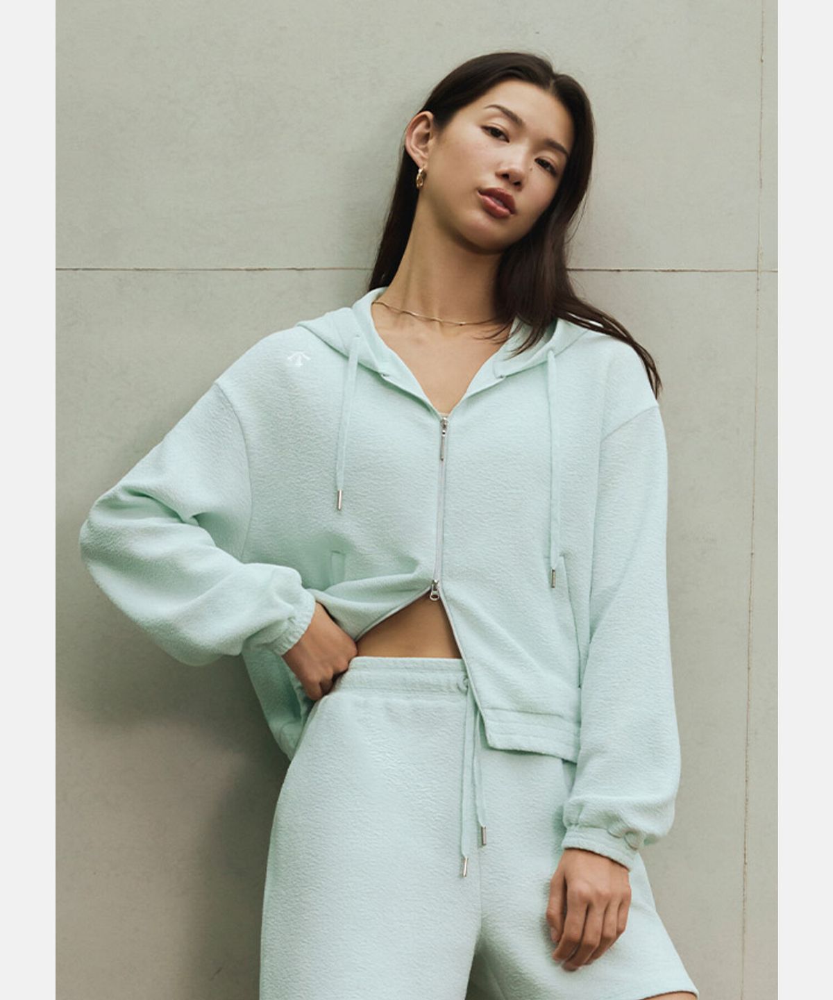 데상트(DESCENTE) 여성 스포츠테리 후드형 트레이닝 자켓 민트 SR322PFT72