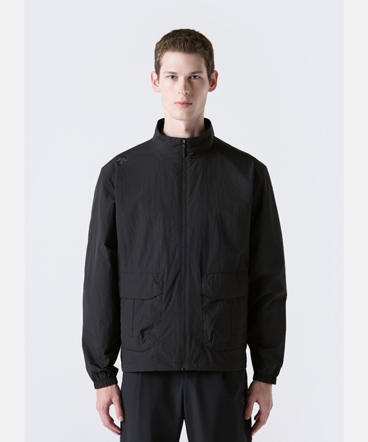 데상트(DESCENTE) 남성 레인블락 안감형 스탠드넥 자켓 블랙 SR321DJK83