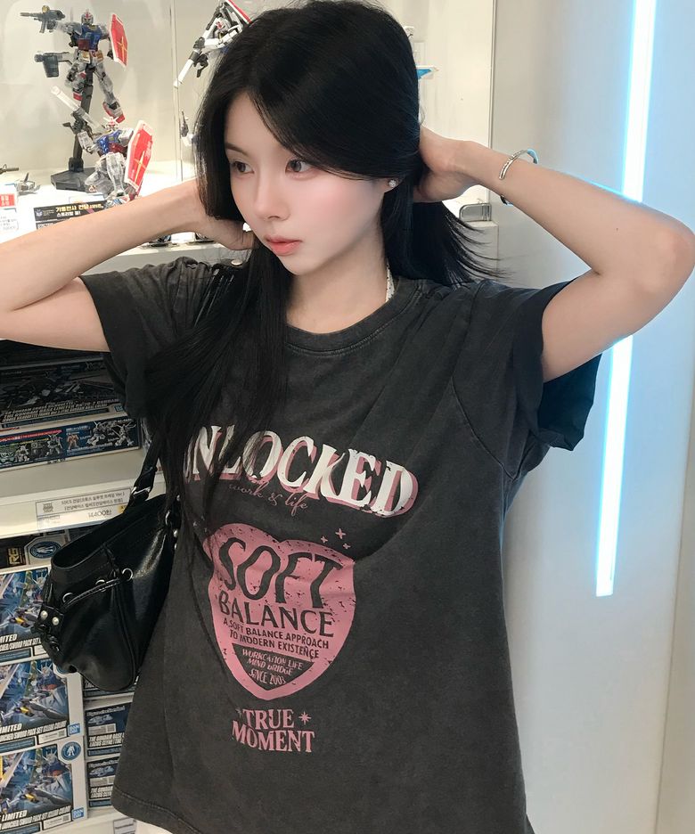 [W]빈티지 하트 그래픽 차콜 오버핏 티셔츠