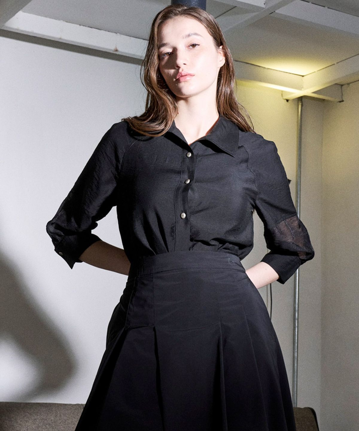올리비아로렌(OLIVIALAUREN) 소매 배색 블라우스_VOCNL5F7411