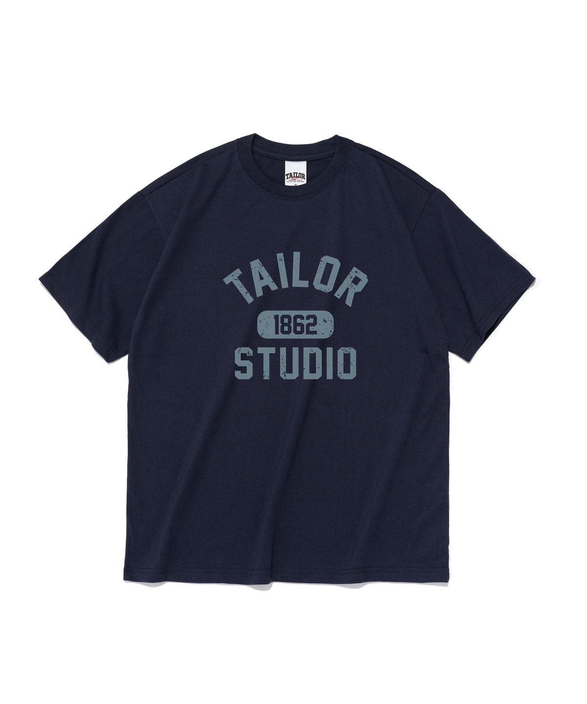 테일러 스튜디오(TAILOR STUDIO) 스튜디오 1862 그래픽 반팔티 (네이비)